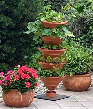 Vertical Garden XL terracotta: Das Turm-Hochbeet mit der größten Nutzfläche – auf kleinstem Raum!