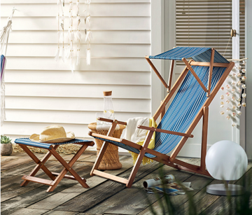 Liegestuhl mit Sonnendach und Hocker