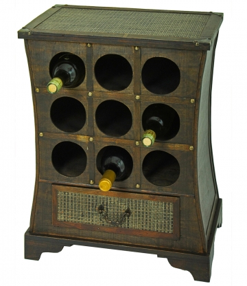 Weinregal im Kolonialstil